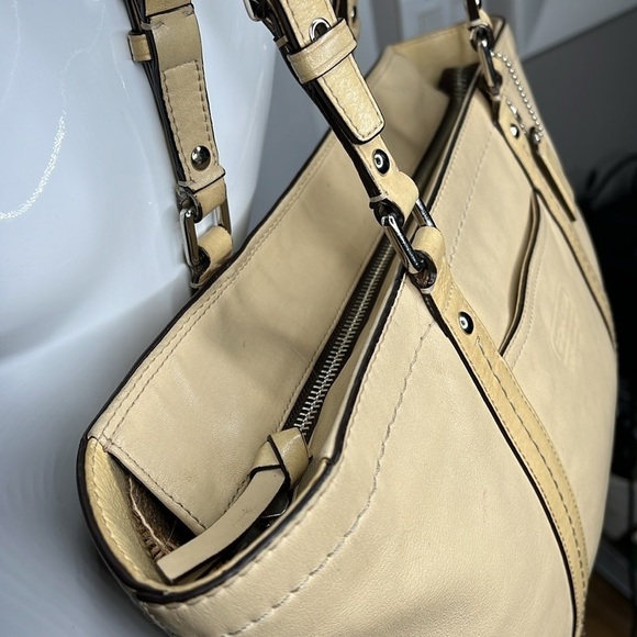 Coach F13098 Beige Leather Zip Top Shoulder Bag - Picture 2 of 12